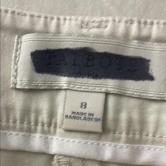 Talbots Cream shorts scalloped edge - Picture 3 of 3